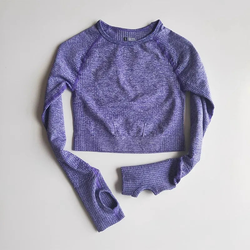 long-sleeve yoga crop top with a built-in bra —perfect for workouts, yoga sessions, or summer activewear.