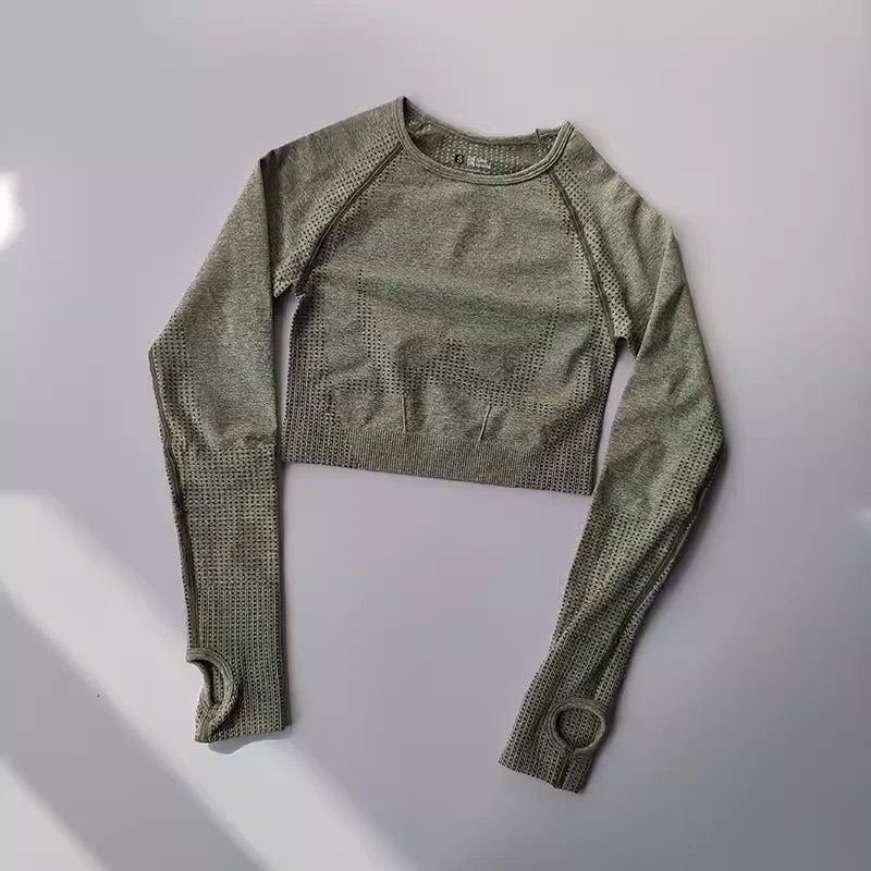 long-sleeve yoga crop top with a built-in bra —perfect for workouts, yoga sessions, or summer activewear.