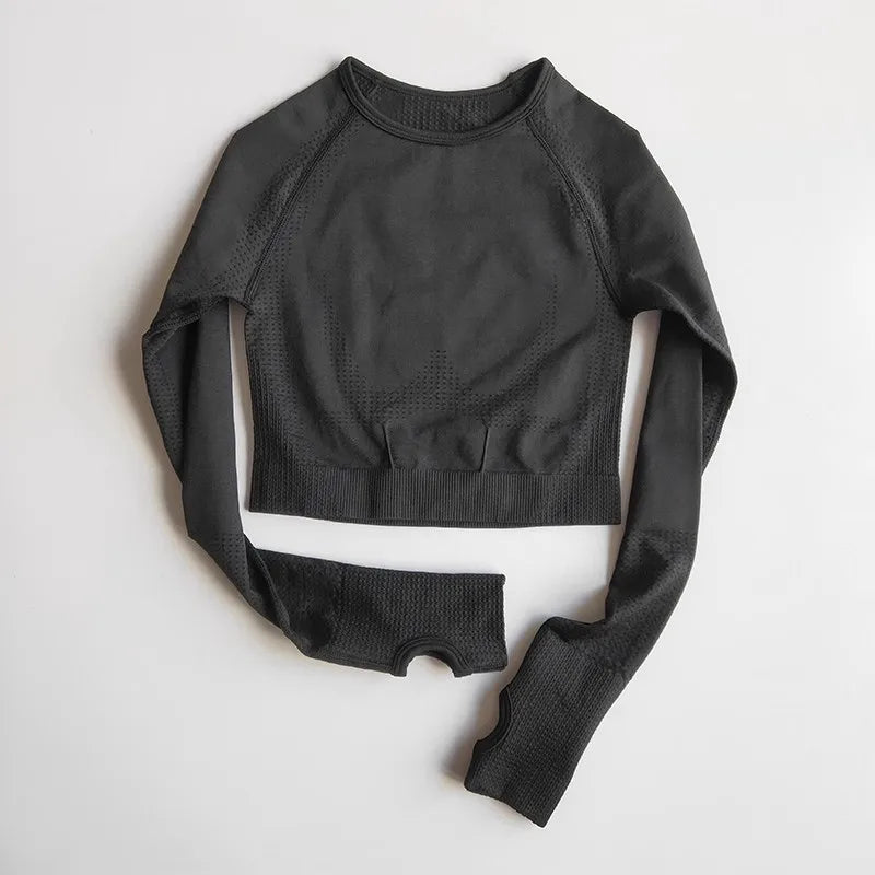 long-sleeve yoga crop top with a built-in bra —perfect for workouts, yoga sessions, or summer activewear.